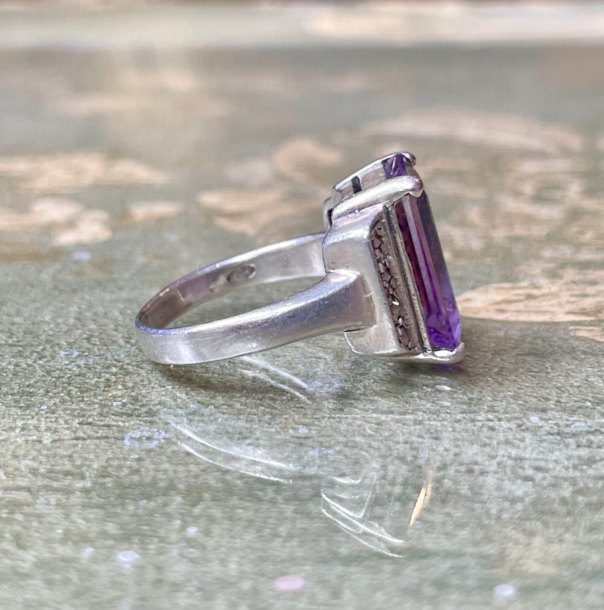 Raffinato anello Art Deco in argento e ametista