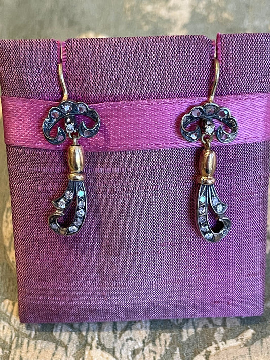 Dangle earrings with yellow gold and diamond bows, Victorian