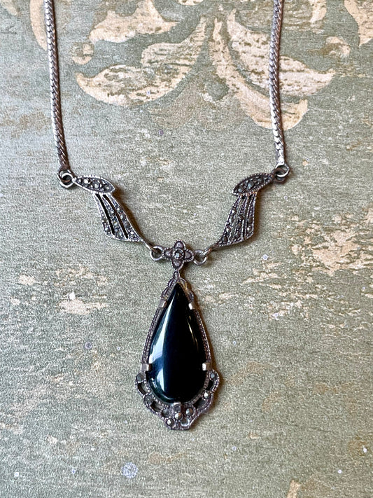 Collana Lavalier con pendente a goccia in argento e onice, anni ‘40/50