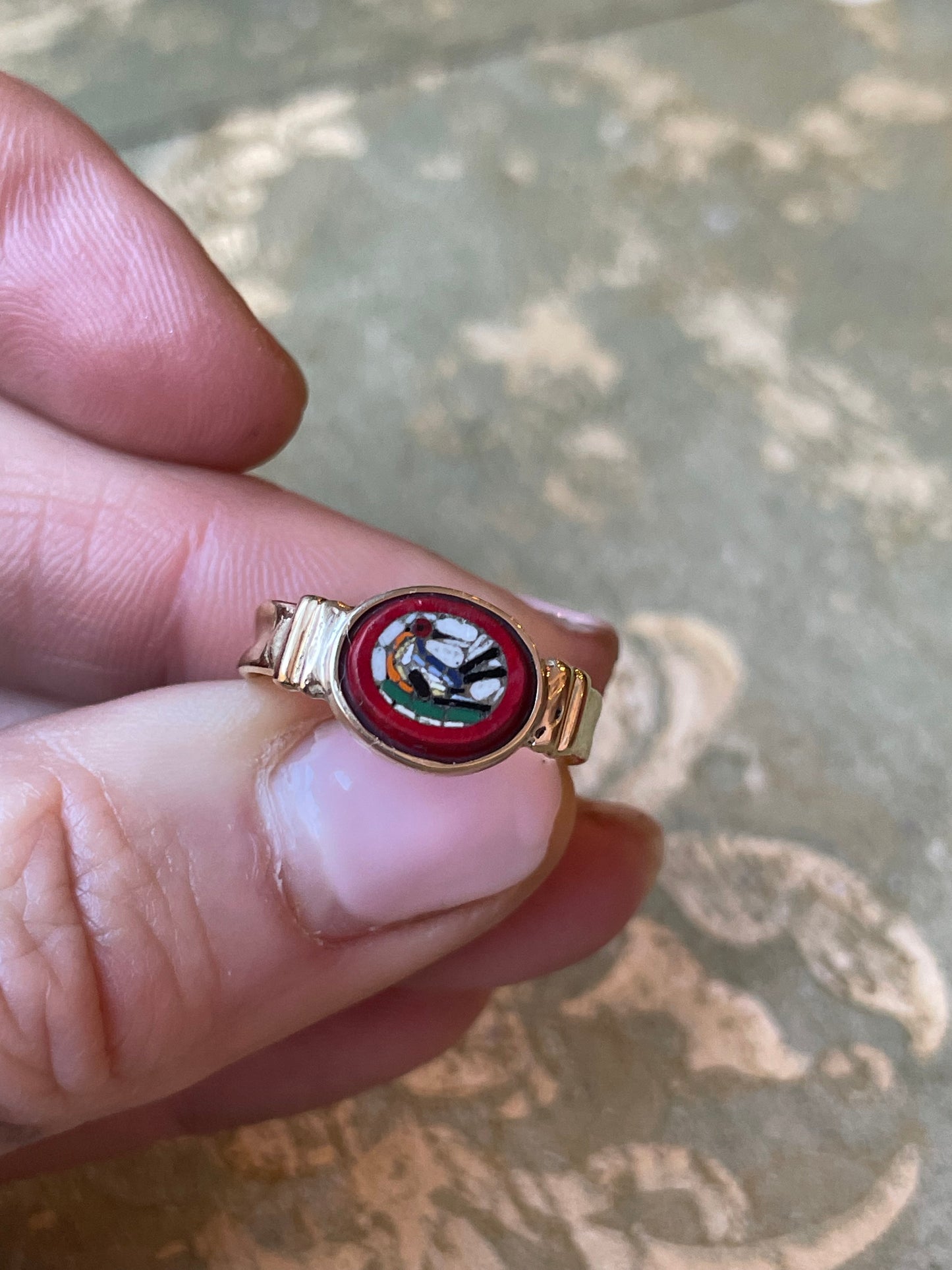 Stupendo anello con placchetta in micromosaico, Italia, prima metà dell’Ottocento