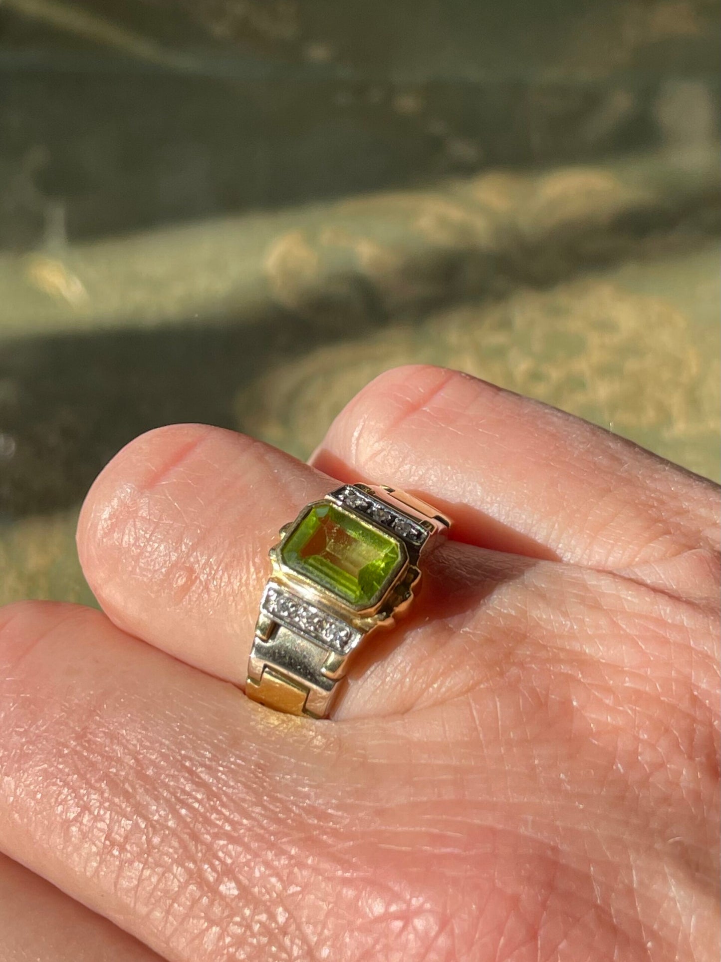 Chain ring with olivine and diamonds