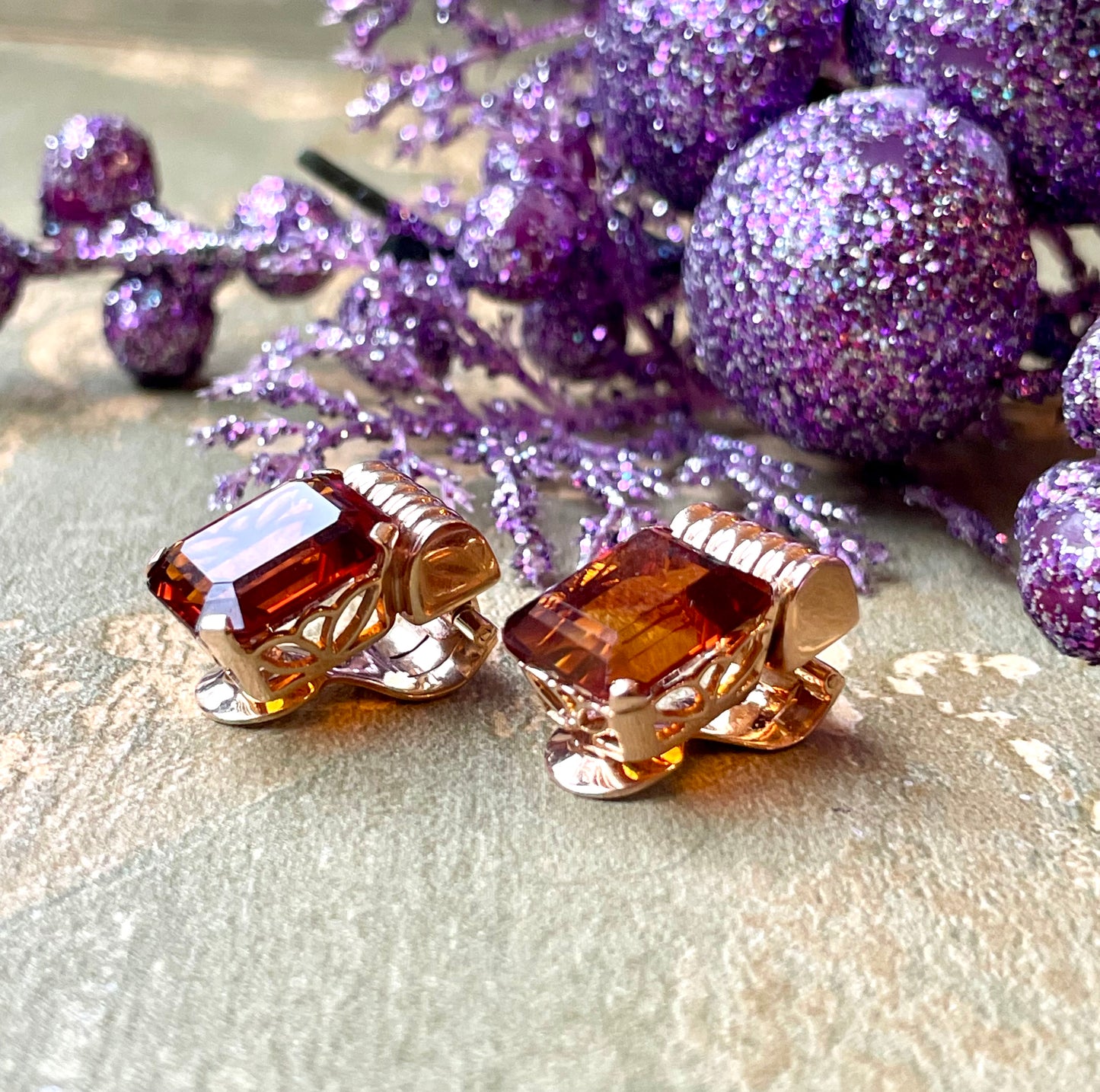 Squisiti orecchini con topazi carre’, anni ‘40