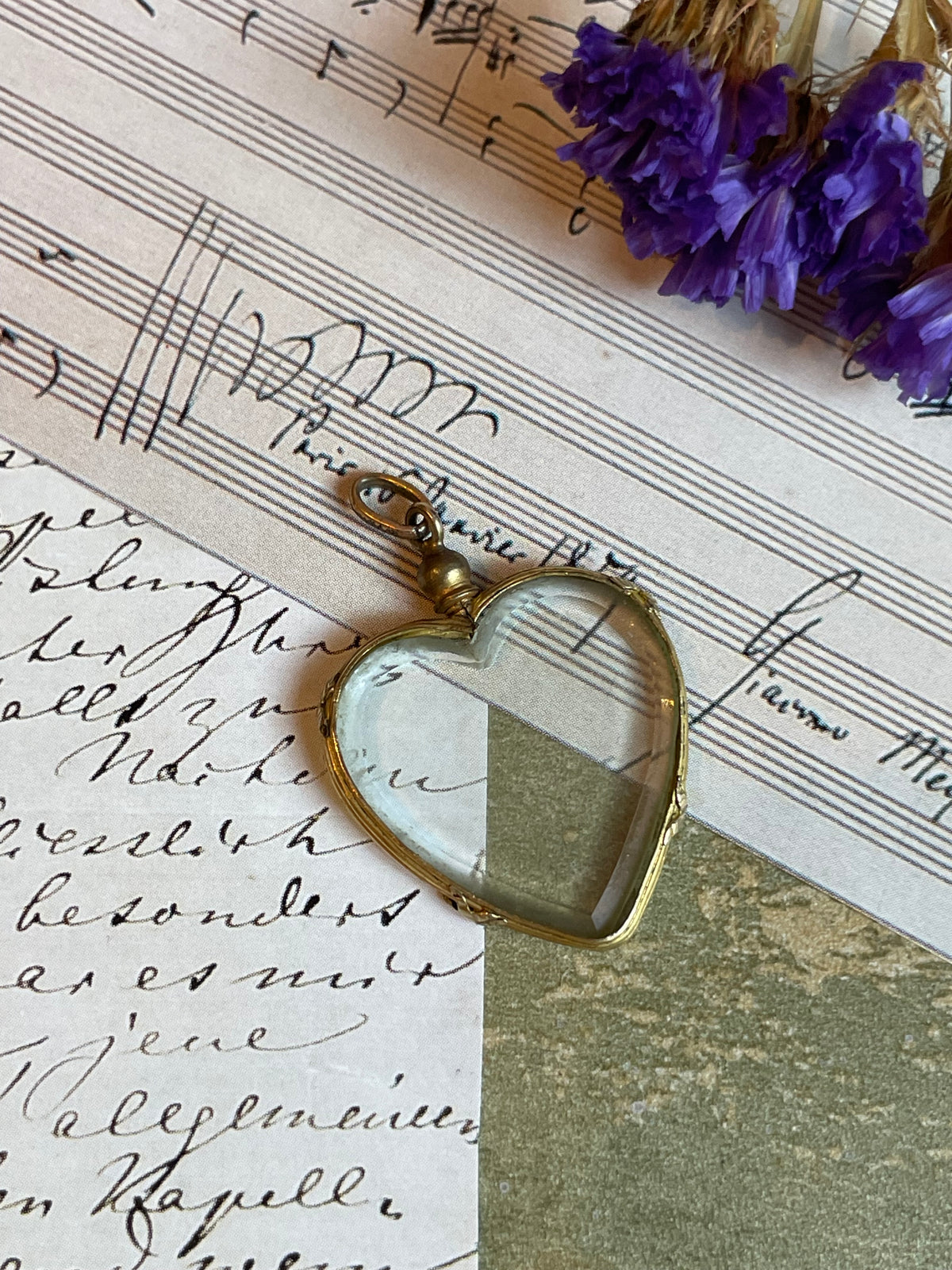 Pendente Cuore dolce romanticismo in vetro e pomponne, Francia, epoca vittoriana