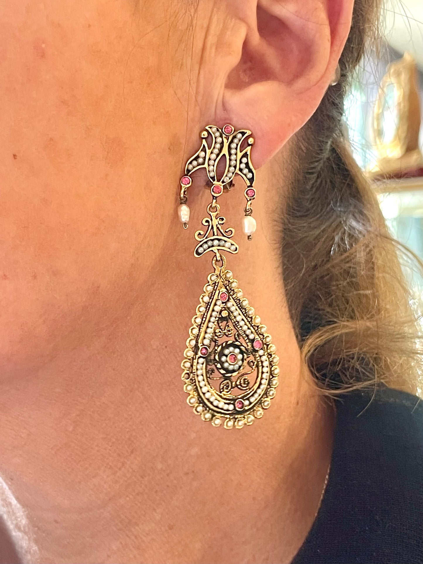 Eccezionali orecchini in stile vittoriano in argento vermeil con microperle