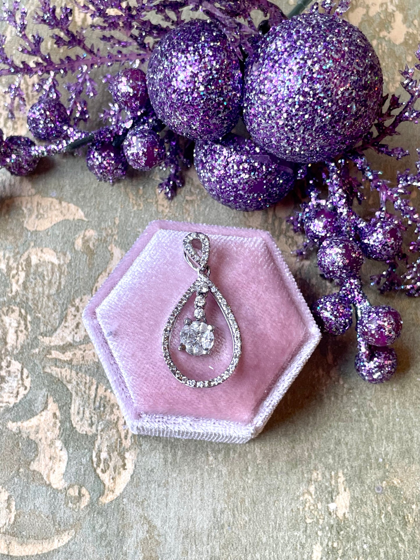 Incantevole pendente a goccia con diamanti, anni ‘50