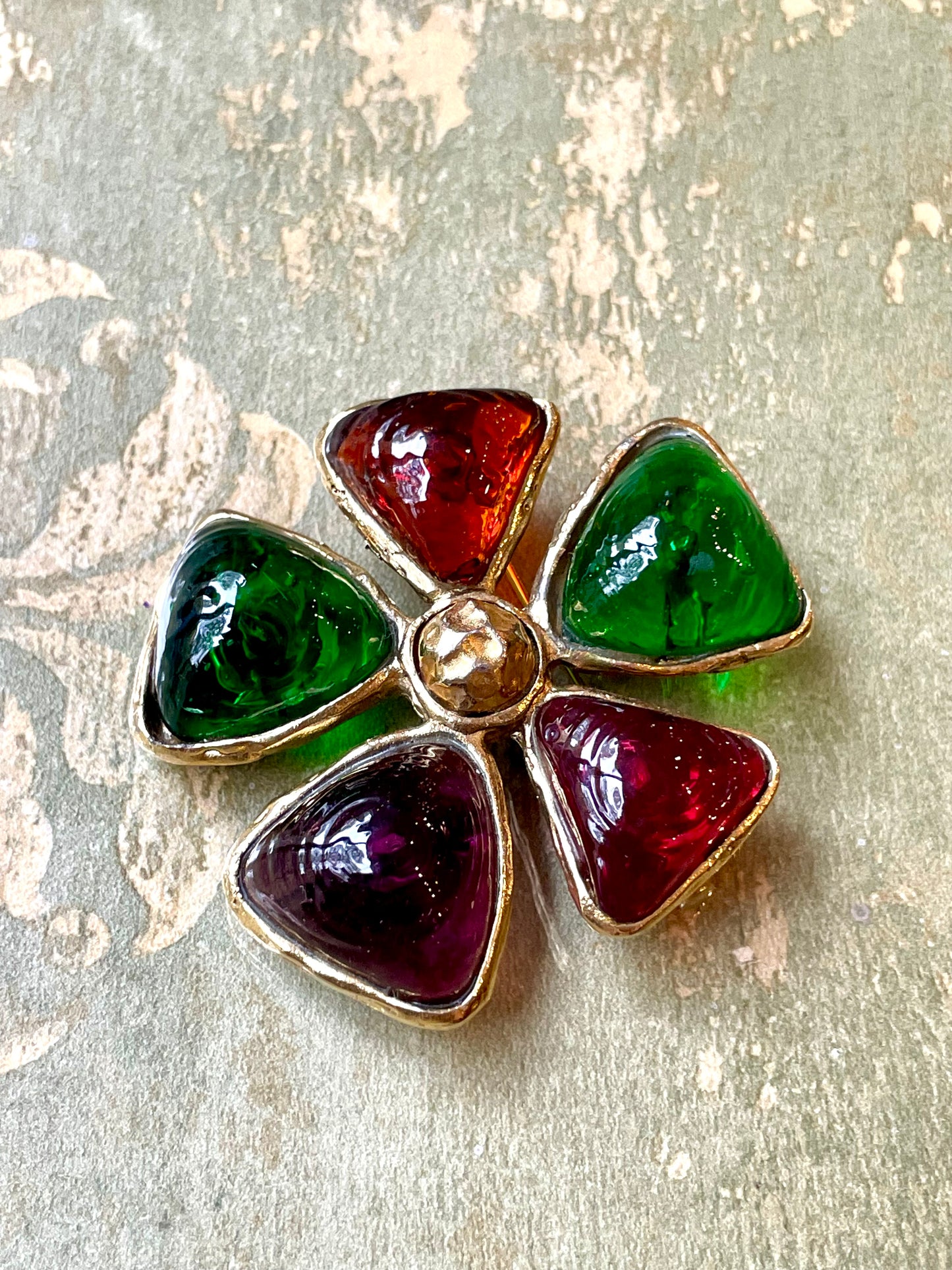 Iconica spilla Camelia, Chanel, anni ‘70