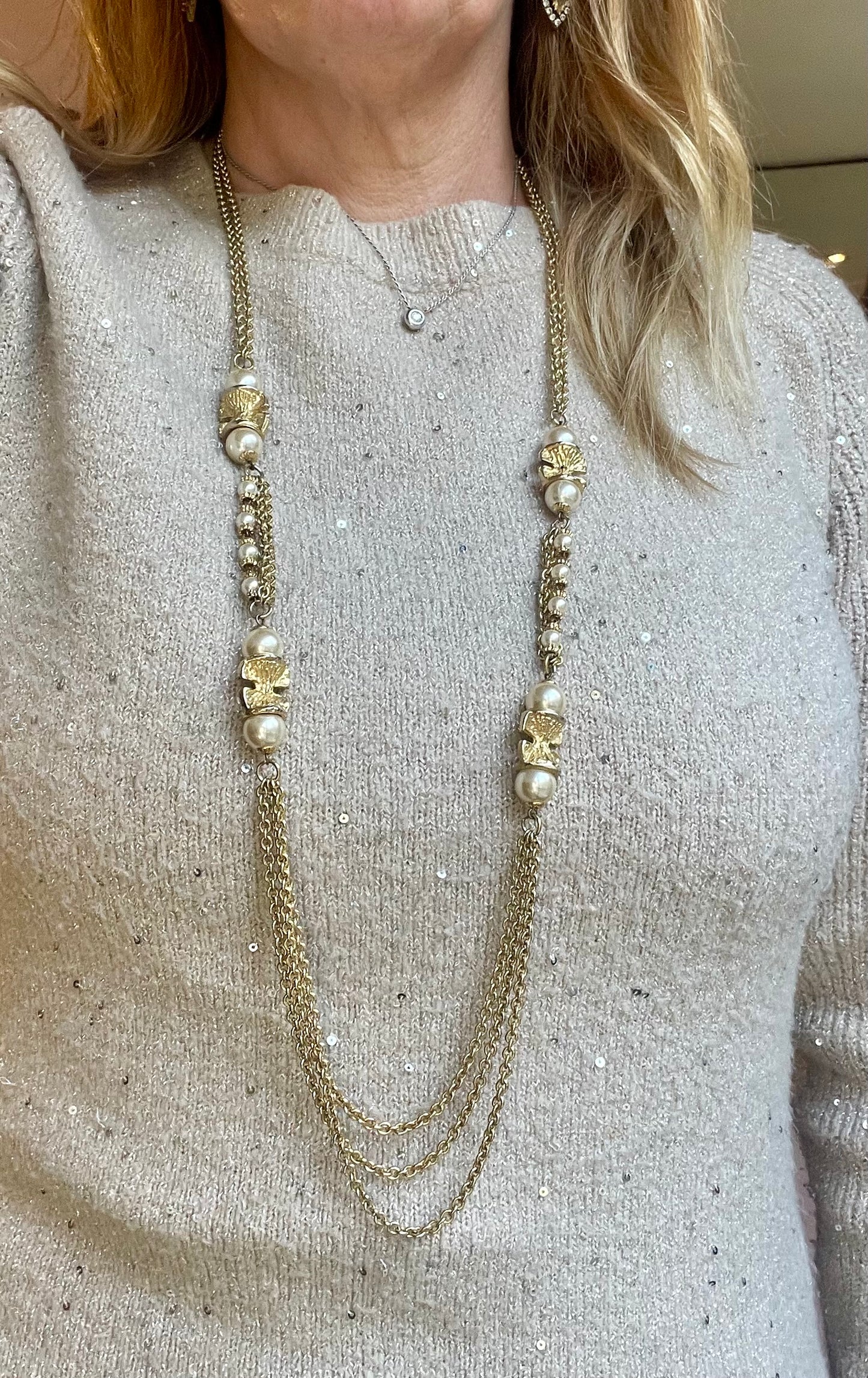 Collana modello Chanel con perle bianche, anni ‘60/70