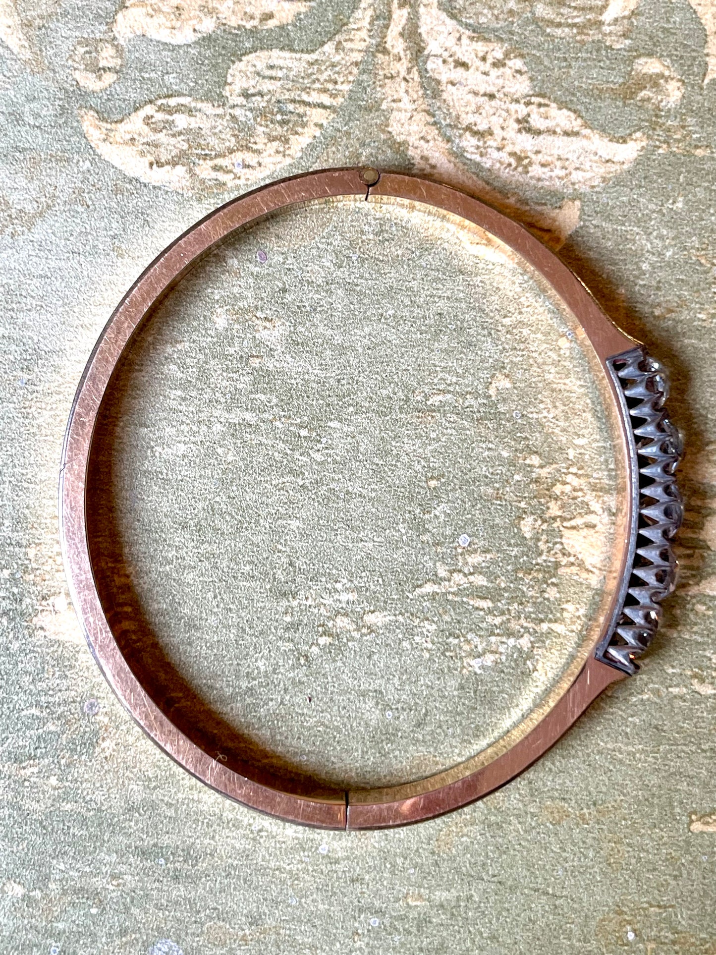 Bracciale rigido placcato oro rosa e paste, 1920/30