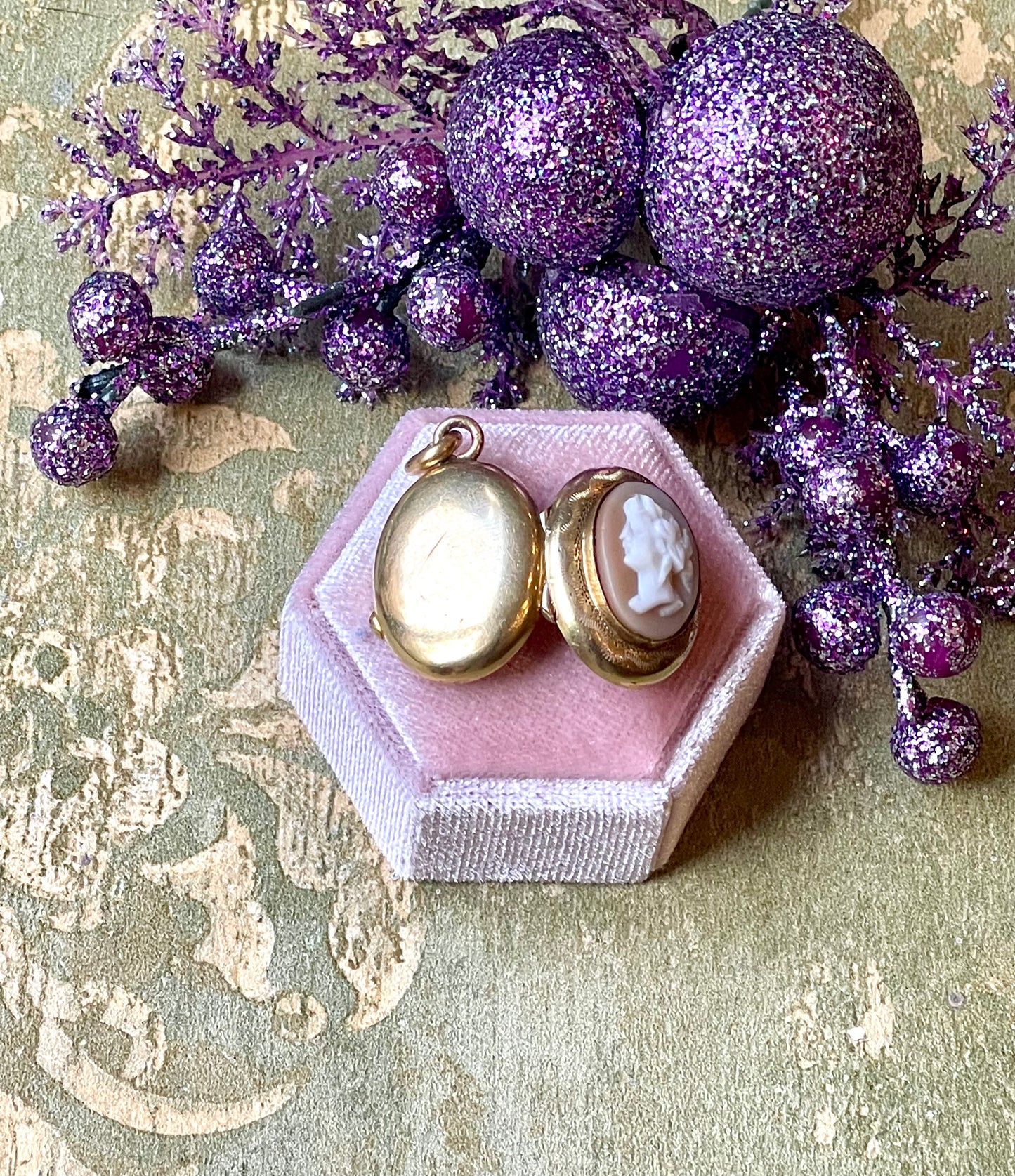 Stupendo locket con cammeo conchiglia, epoca vittoriana