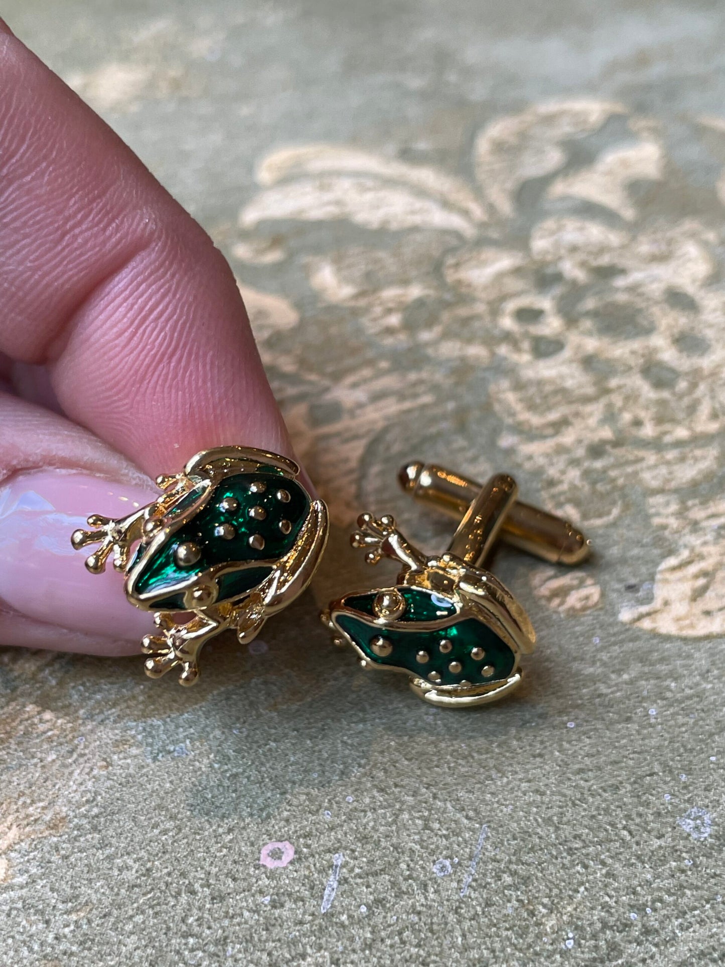 Enamel frog-shaped cufflinks