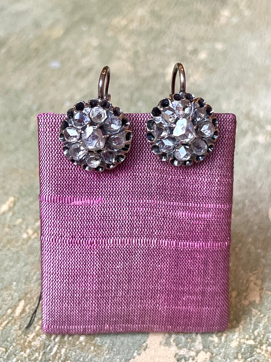 Luminosi orecchini a toppa con diamanti, epoca vittoriana