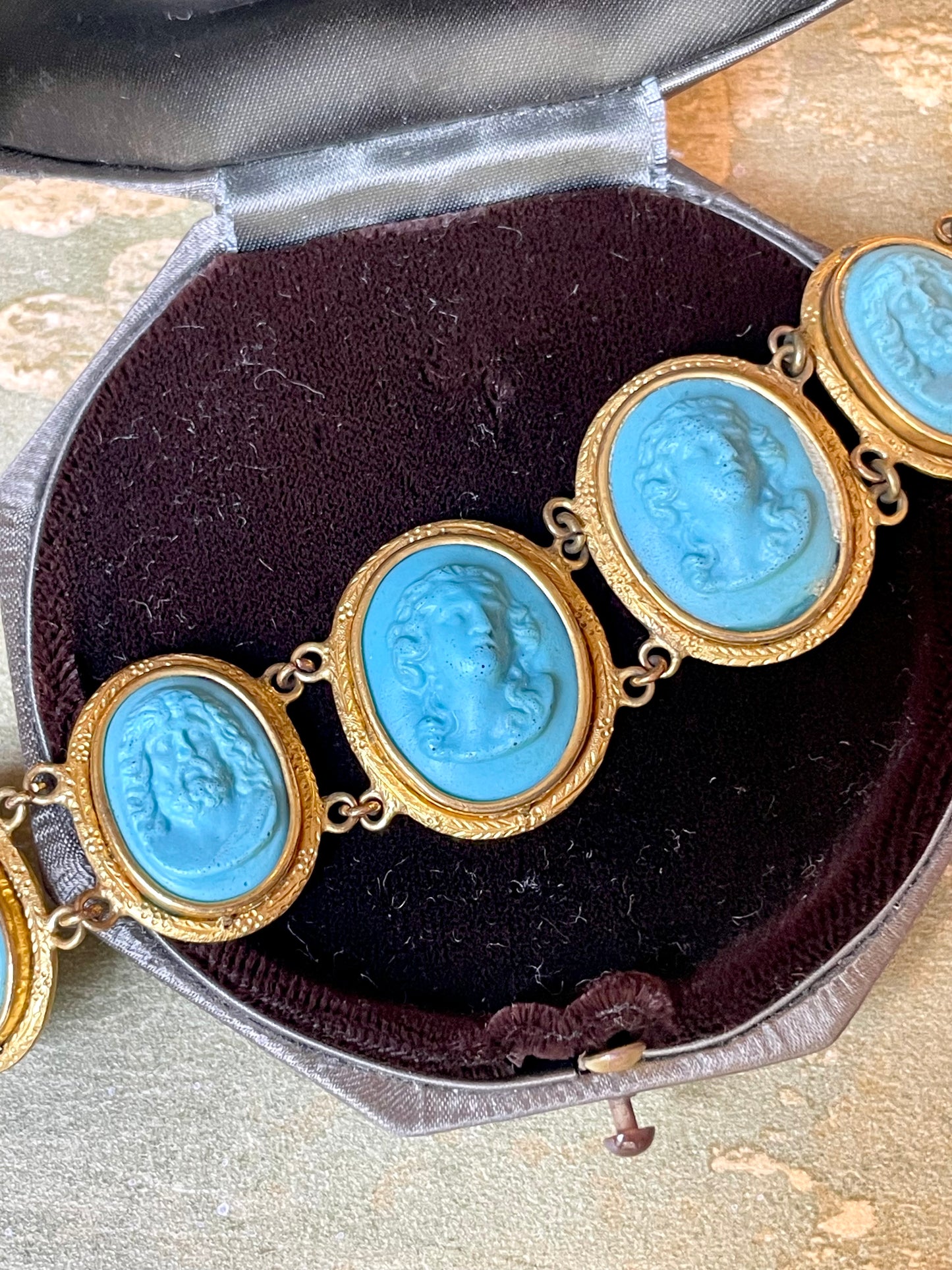 Bracciale Cammei vittoriani in pasta di turchese, laminato in oro