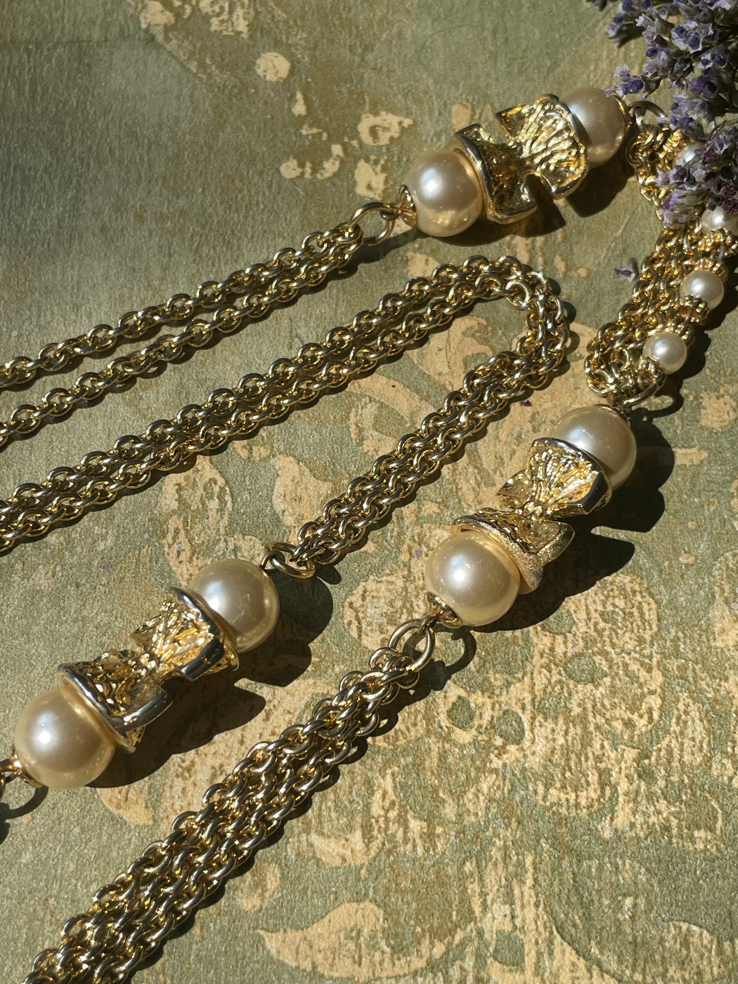 Collana modello Chanel con perle bianche, anni ‘60/70