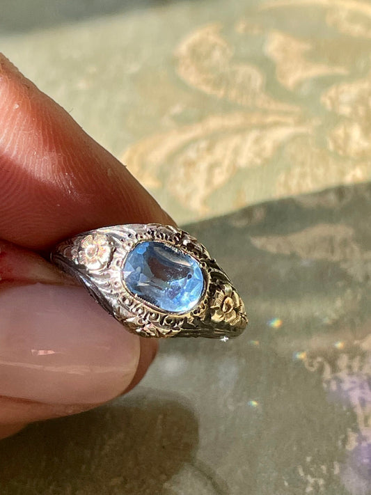 Anello vittoriano con quarzo azzurro