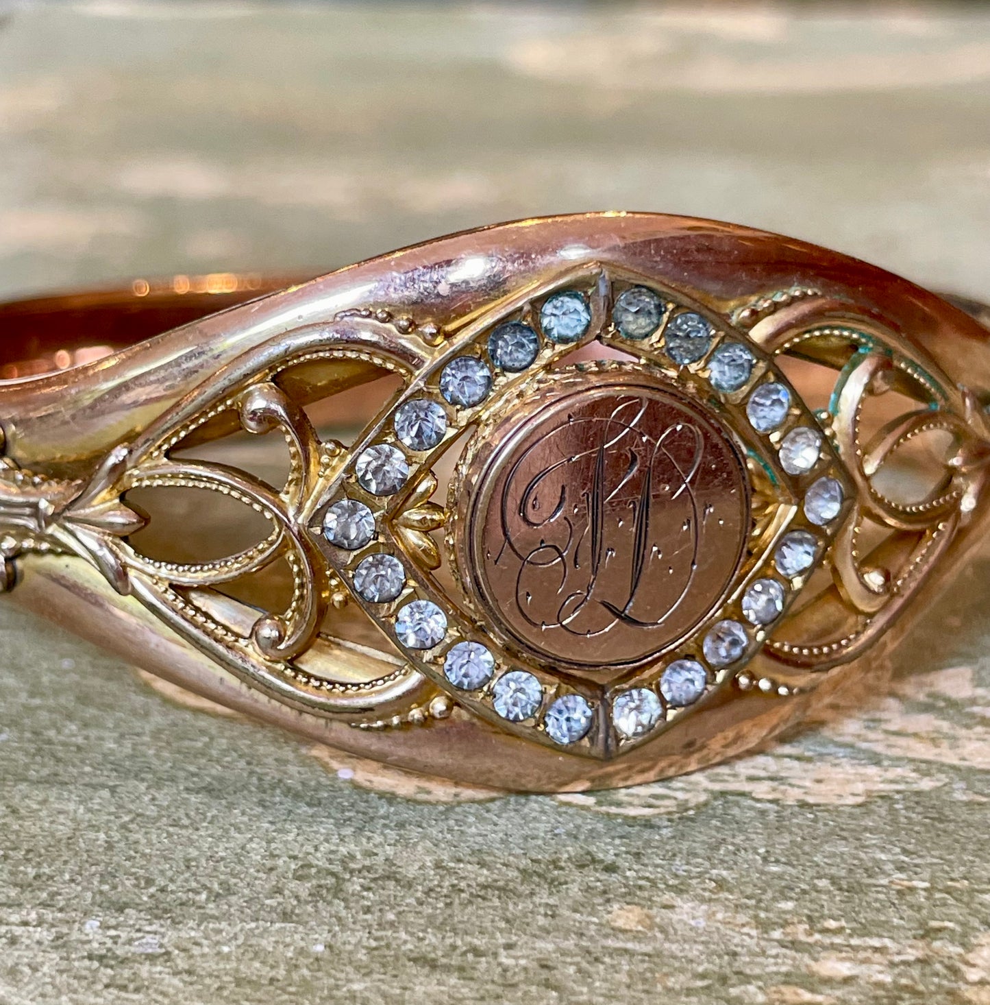 Bracciale rigido con medaglione placcato oro, epoca Napoleone III