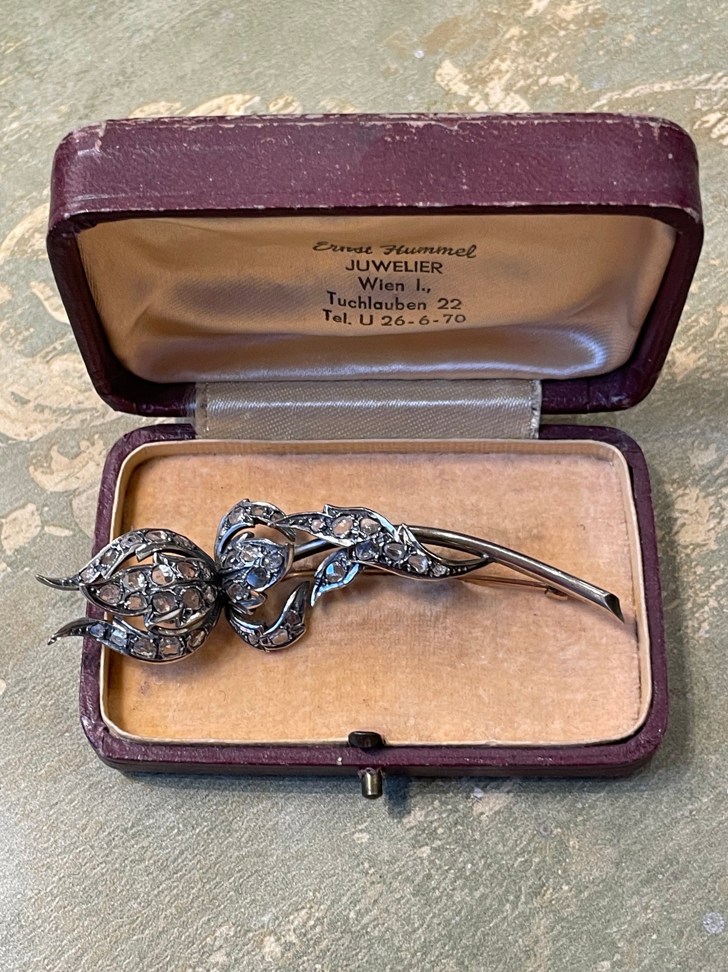 Romantica spilla vittoriana bocciolo di rosa con rosette di diamanti