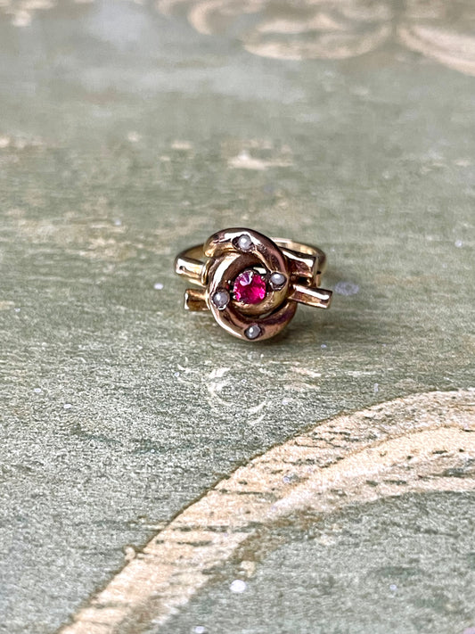 Stupendo Anello vittoriano con rubino