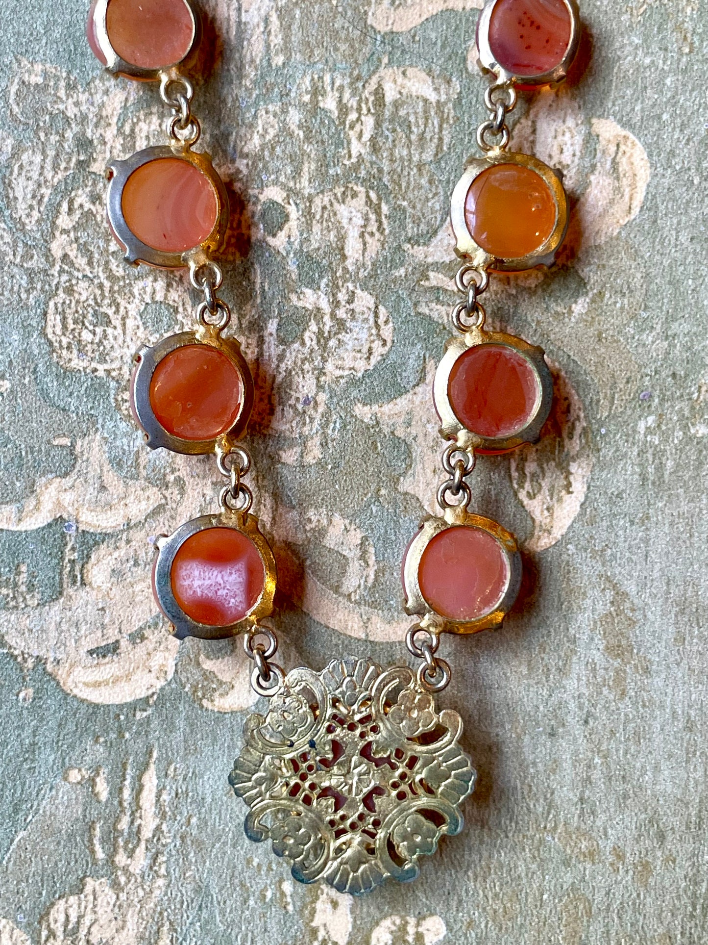 Romantica collana in agata e princisbecco, Francia, epoca Napoleone III
