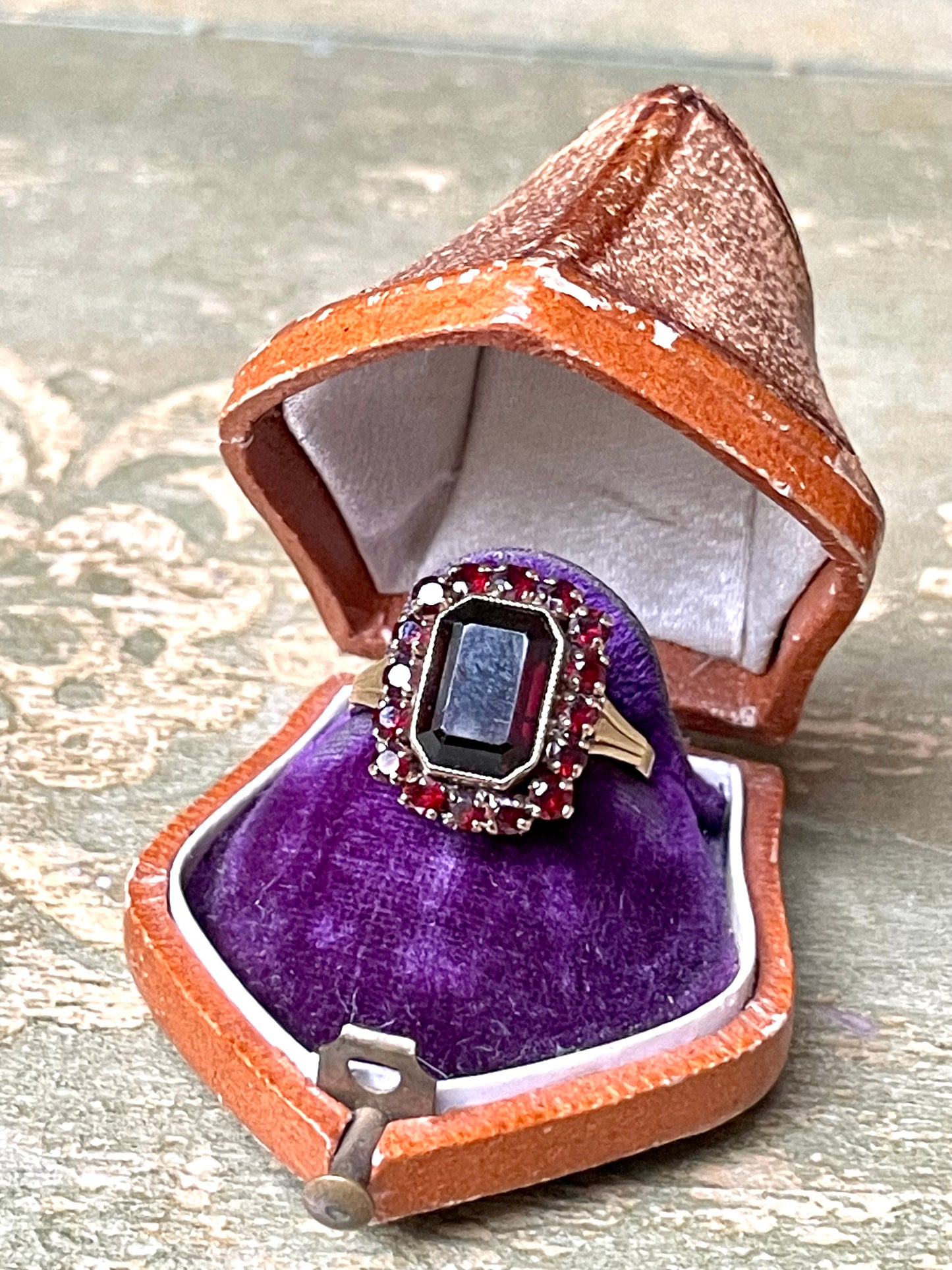 Anello Regina Anna con granati boho, 1930/40