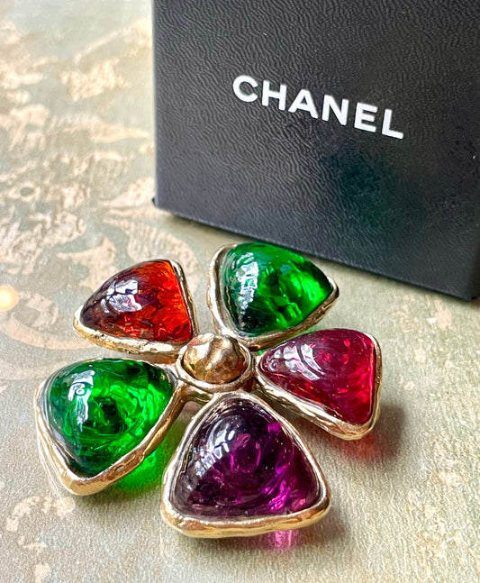 Iconica spilla Camelia, Chanel, anni ‘70