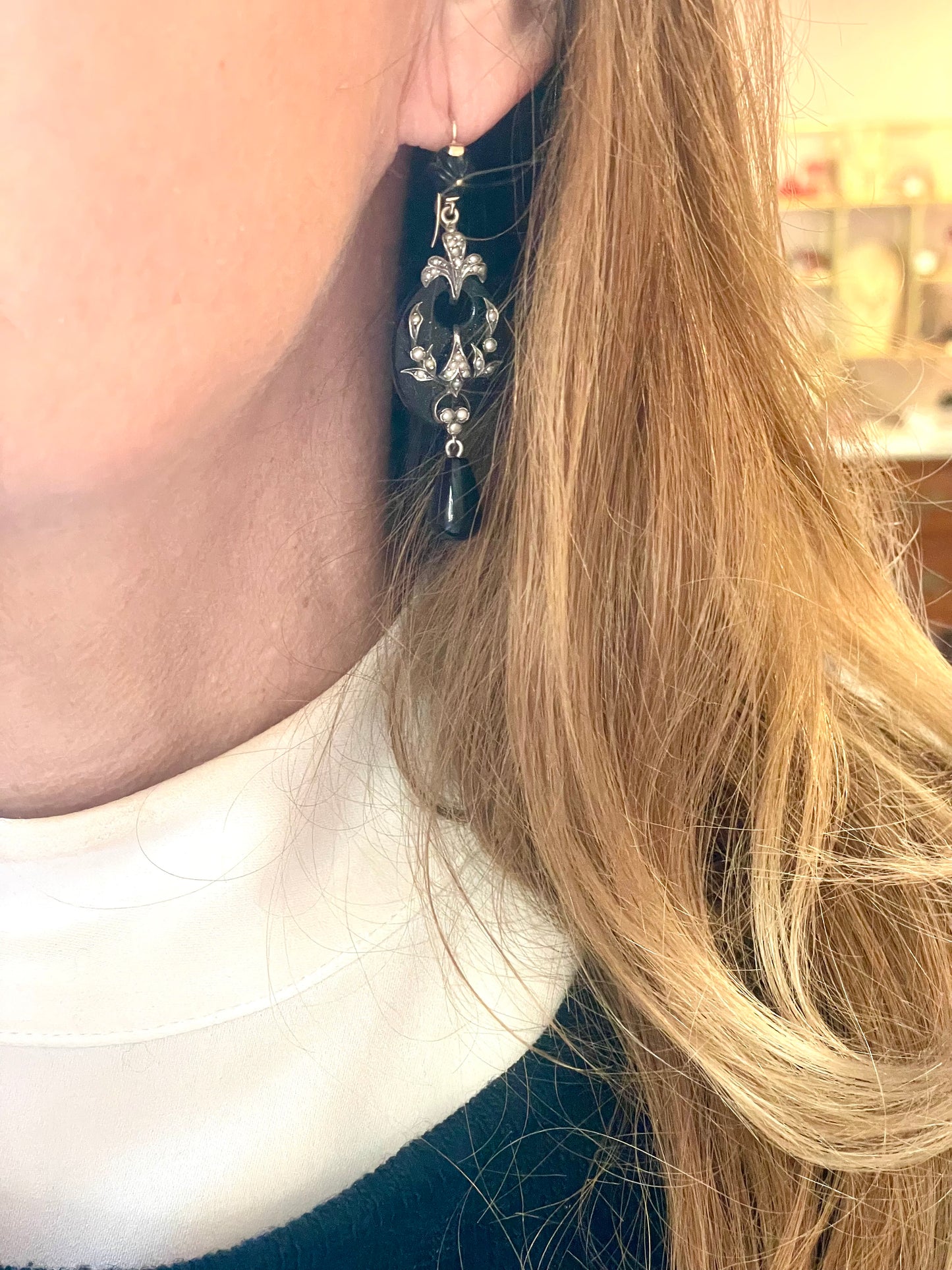 Romantici orecchini vittoriani in onice