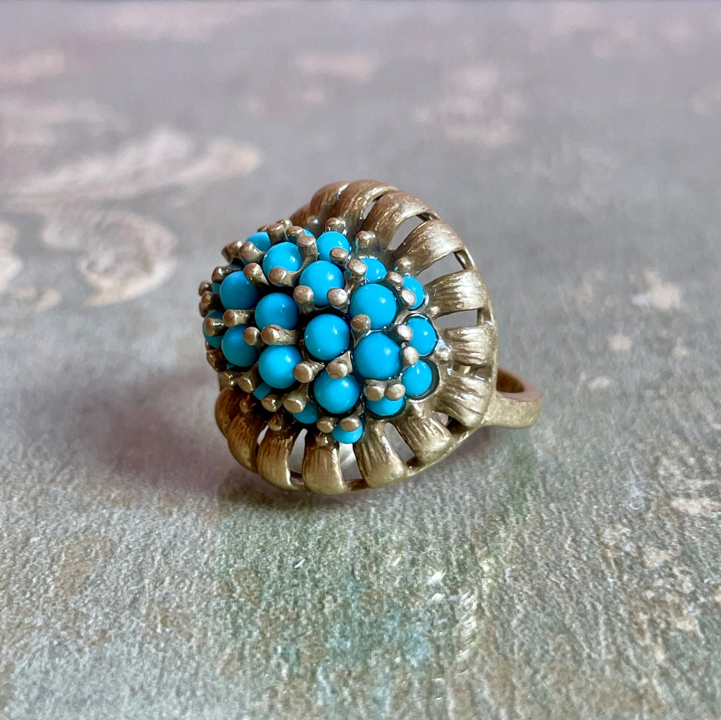 Anello Atomic Style con pasta di turchesi, anni ‘50