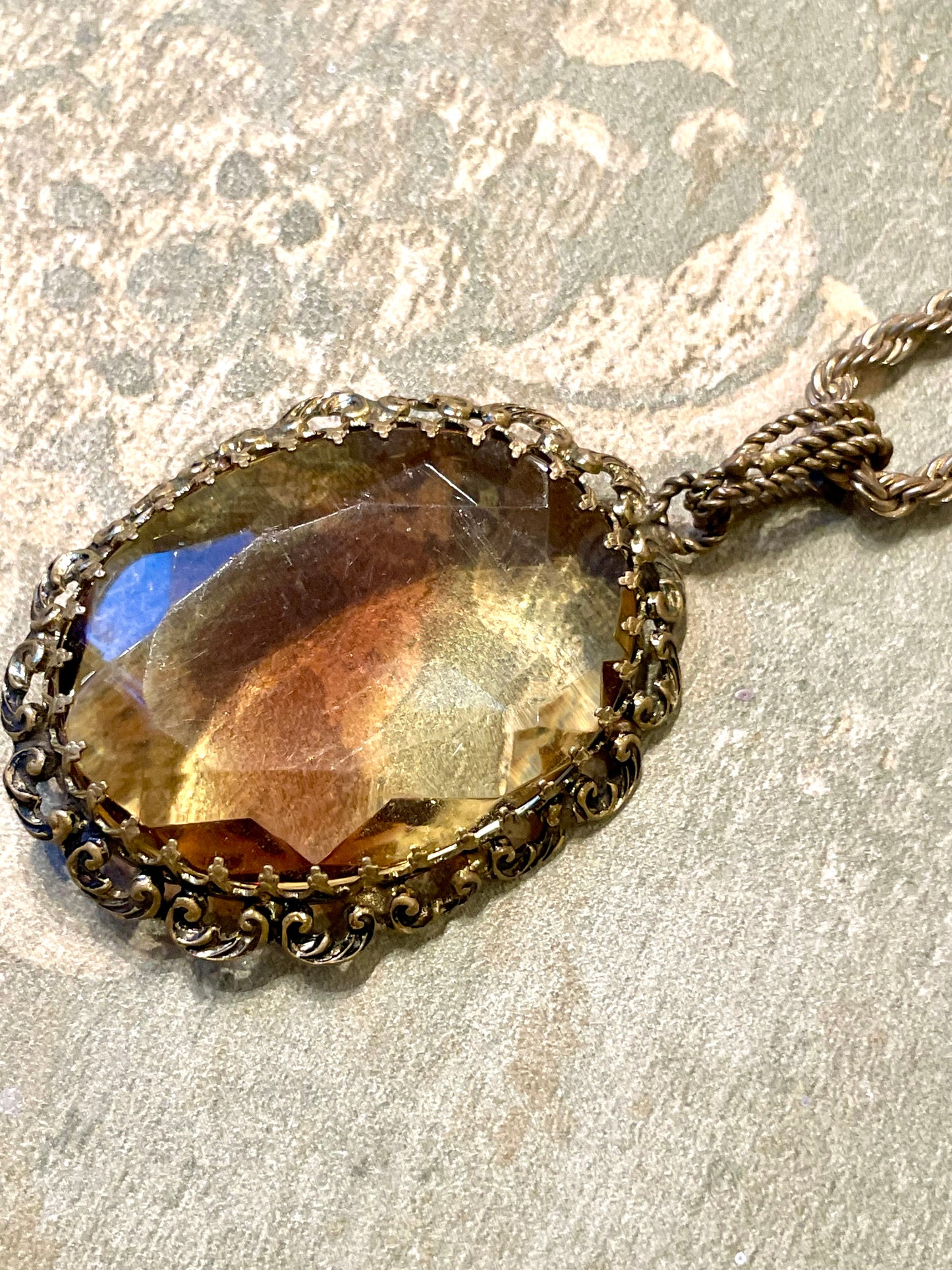 Elegante pendente con vetro fume’, Francia anni ‘40