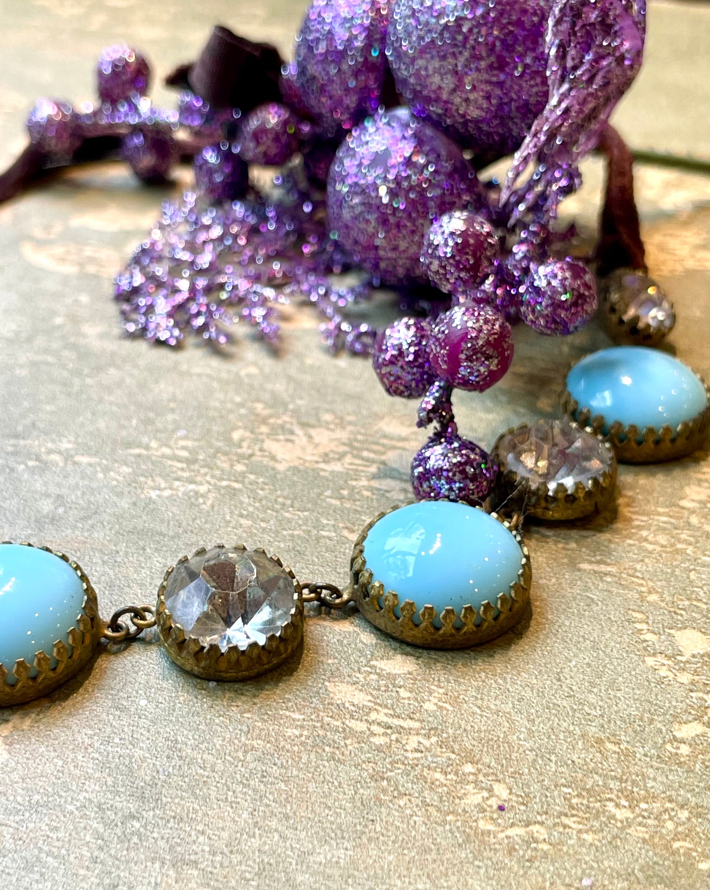 Stupenda collana girocollo in paste, epoca vittoriana