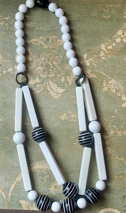 Collana Optical in lucite, anni ‘50/60