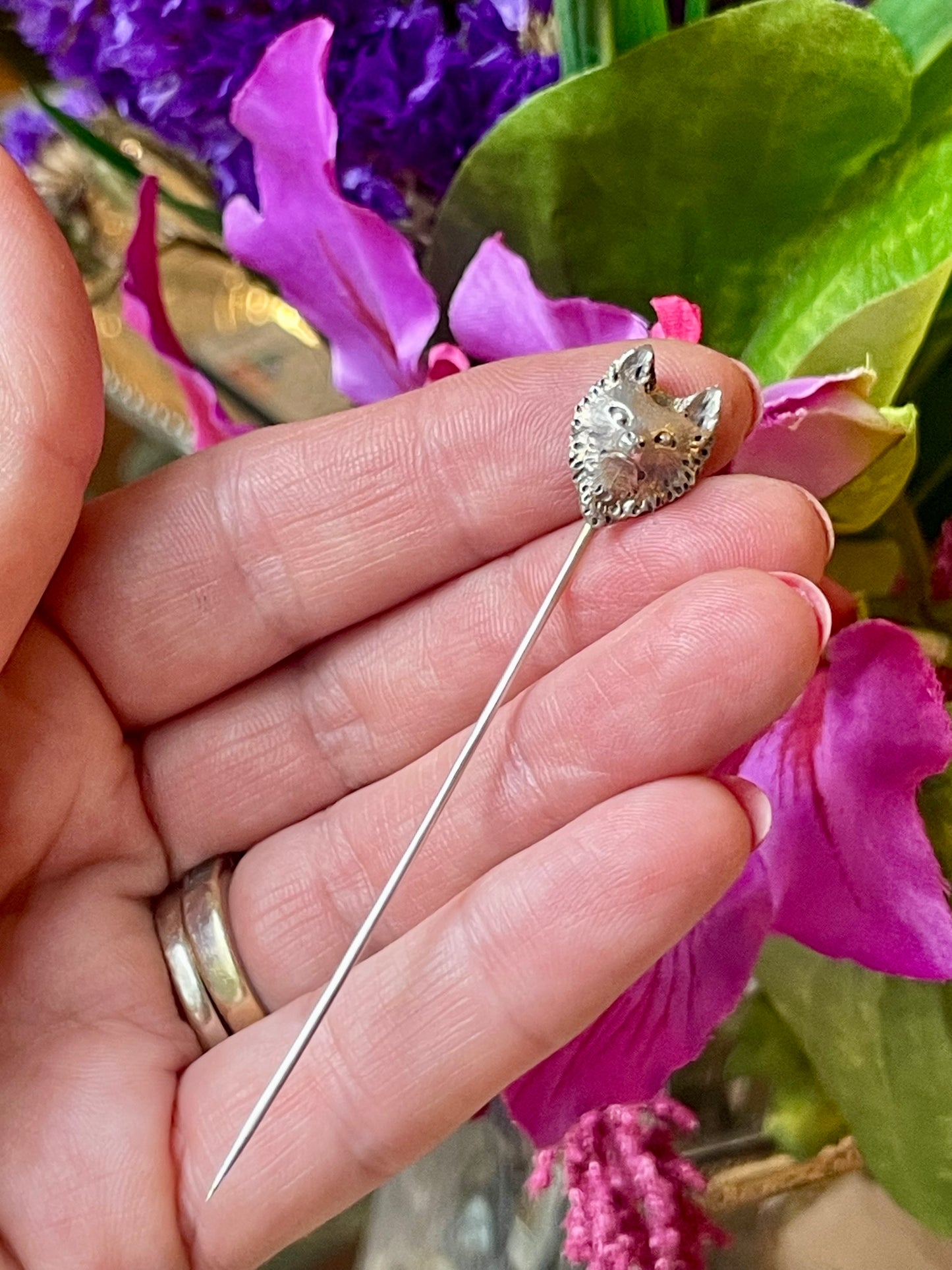 Spilla da cravatta in argento con piccola volpe, fine Ottocento, inizio Novecento