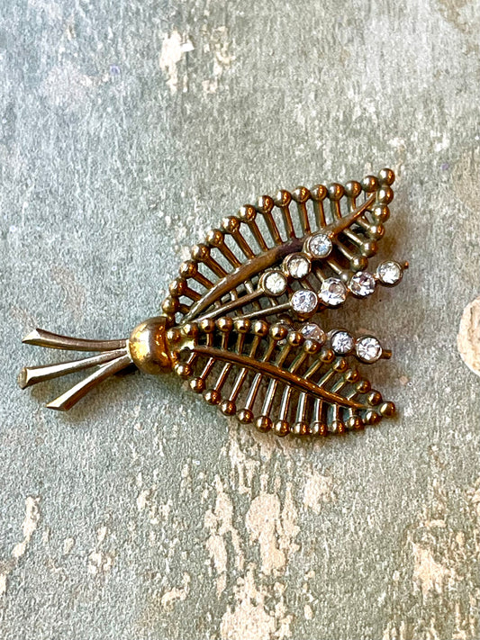 Spilla dorata ramo di fiori con cristalli, anni ‘50