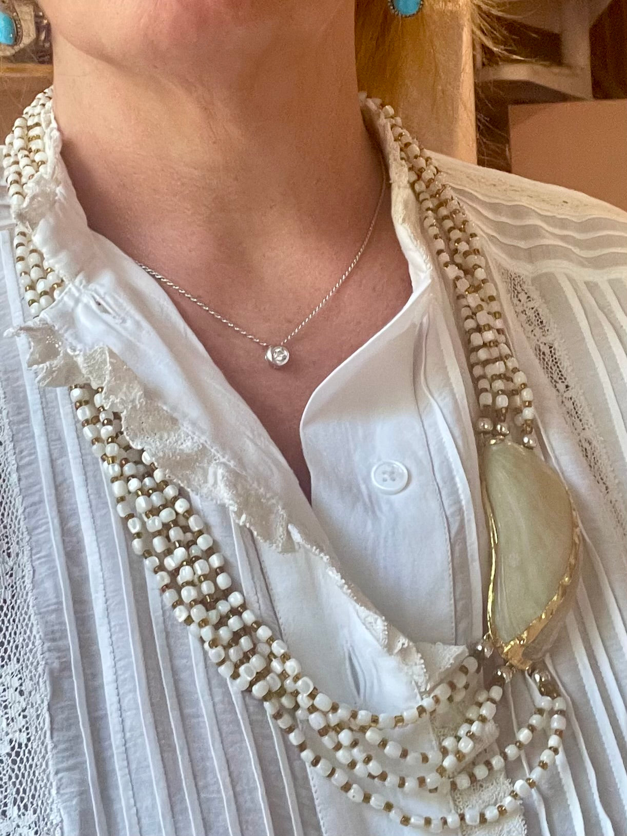 Incantevole collana a sei fili di madreperla, anni ‘50/60