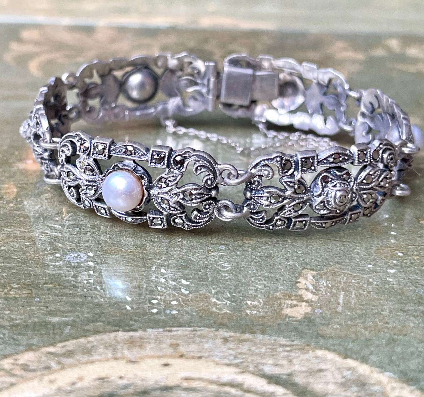 Romantico bracciale in argento, marcassite e perle, 1930/40