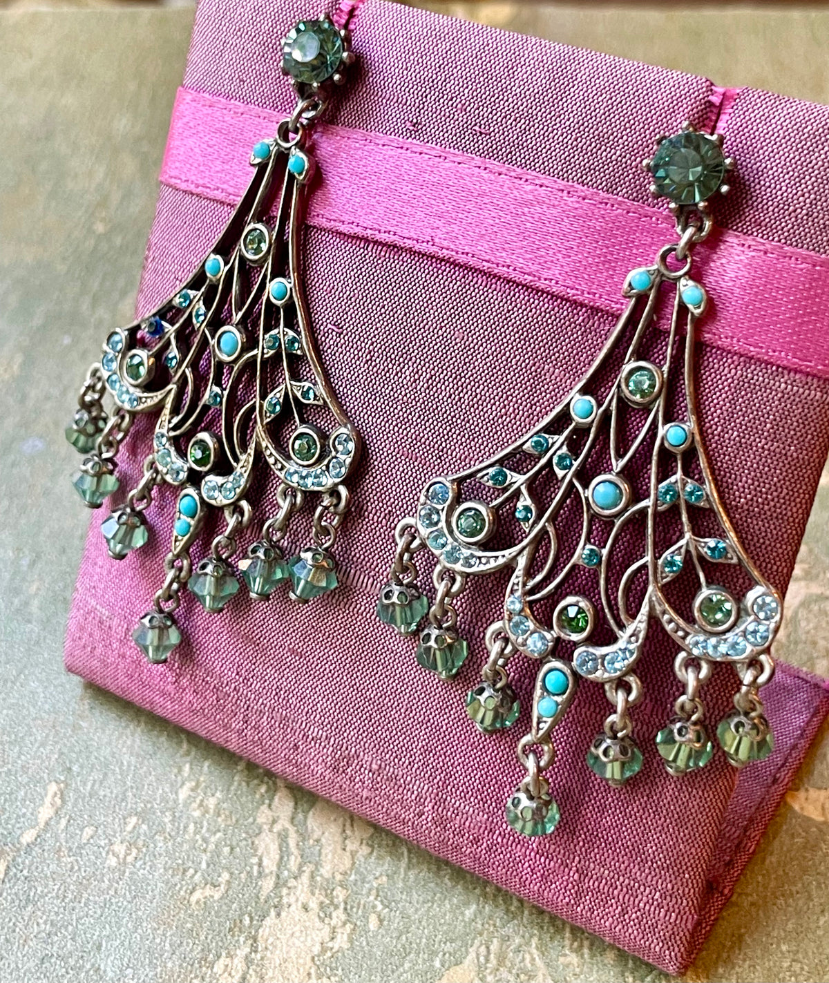Stupendi orecchini chandelier in argento, turchesi e strass, anni ‘50
