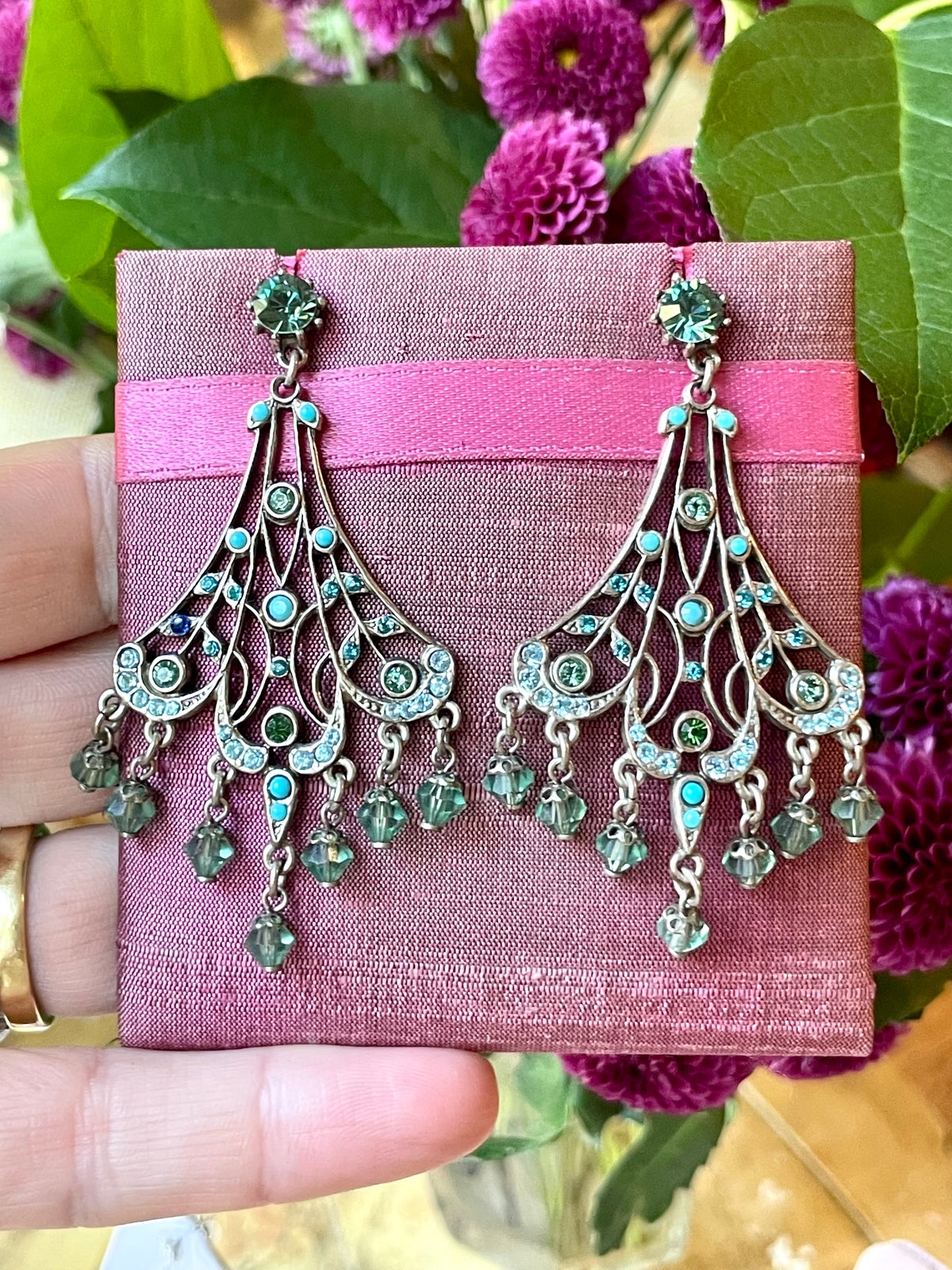 Stupendi orecchini chandelier in argento, turchesi e strass, anni ‘50