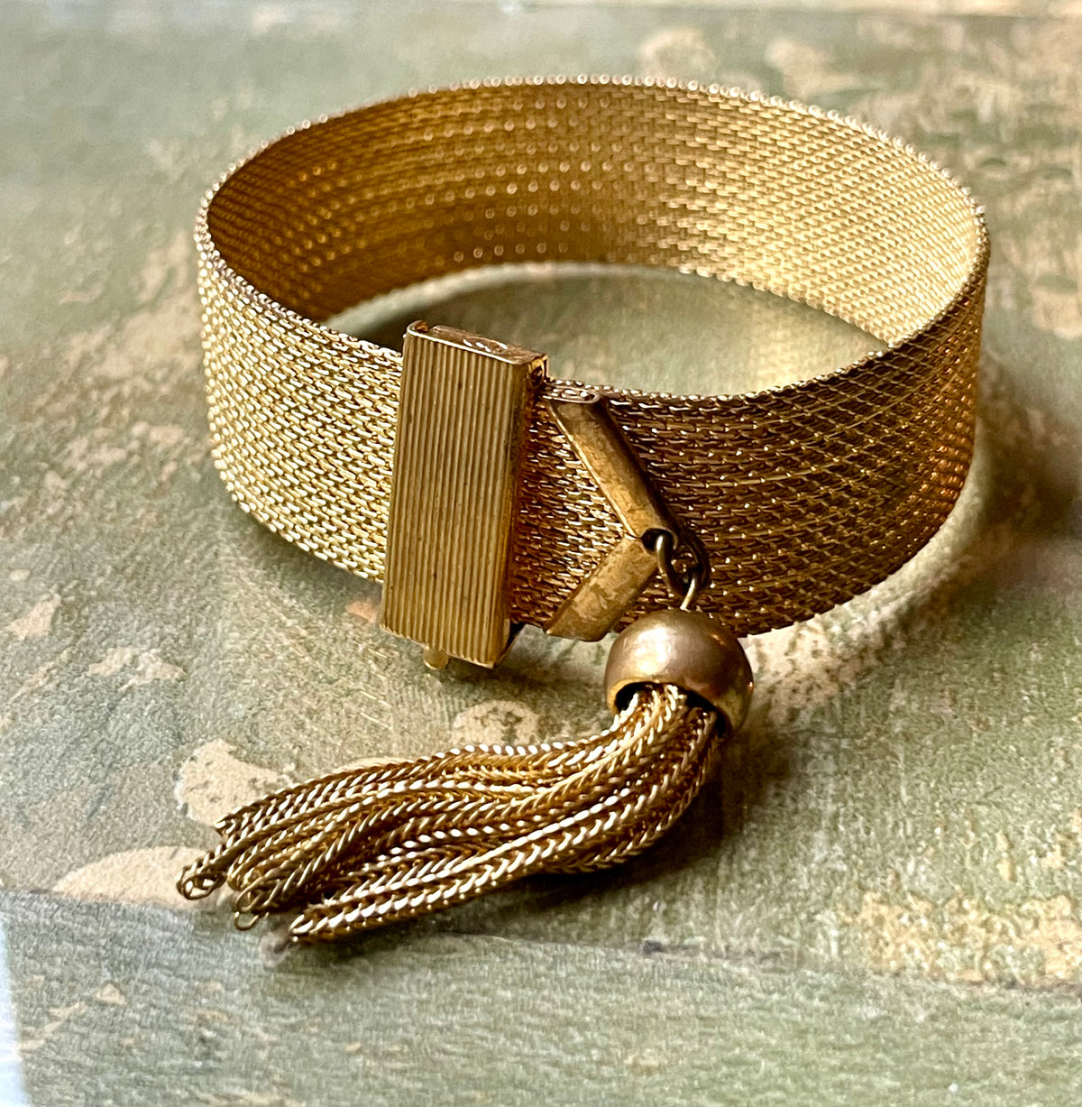 Bracciale Mesh slide con nappa, laminato in oro giallo, anni ‘50