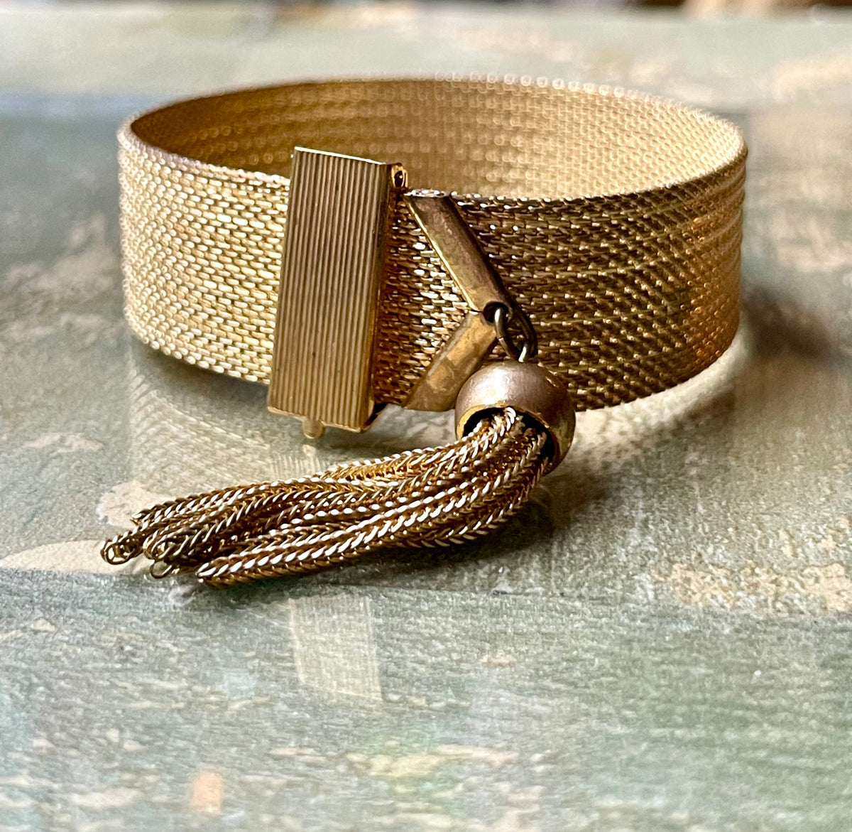 Bracciale Mesh slide con nappa, laminato in oro giallo, anni ‘50