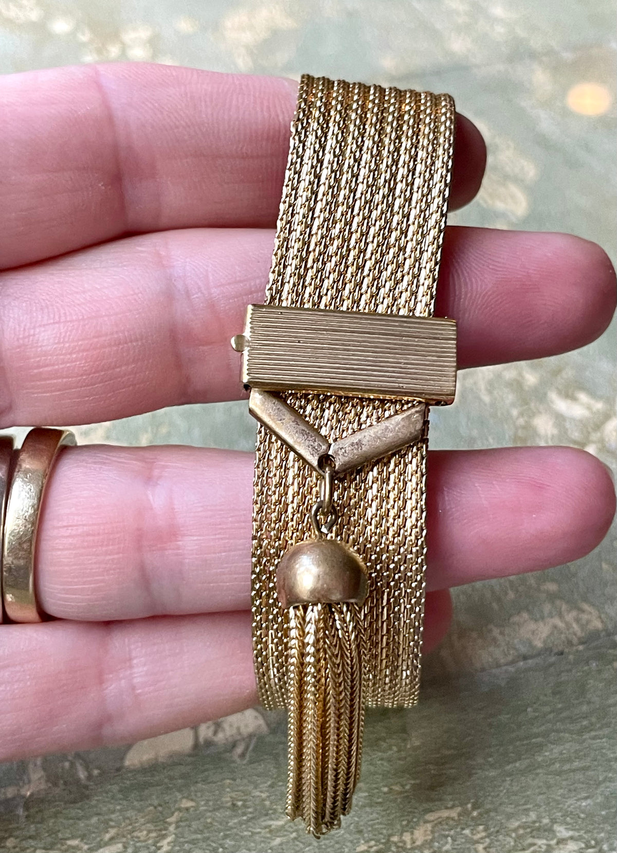 Bracciale Mesh slide con nappa, laminato in oro giallo, anni ‘50
