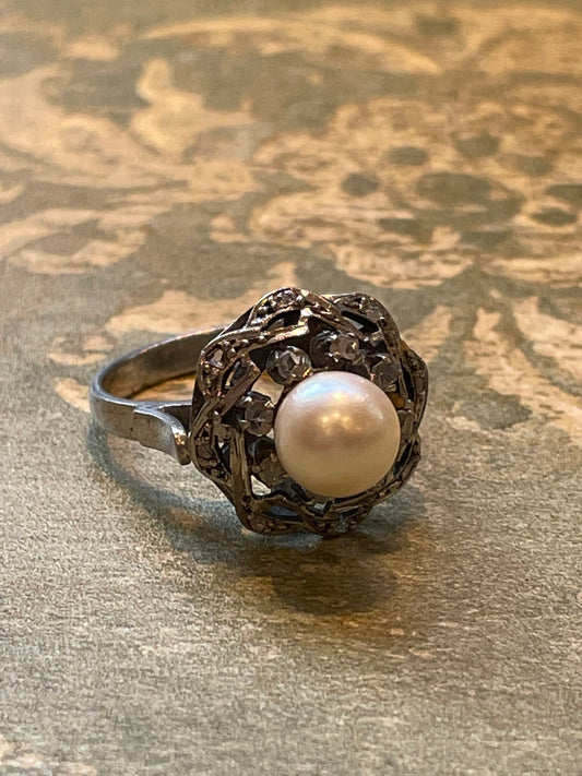 Anello in argento con perla centrale, anni ’40/50