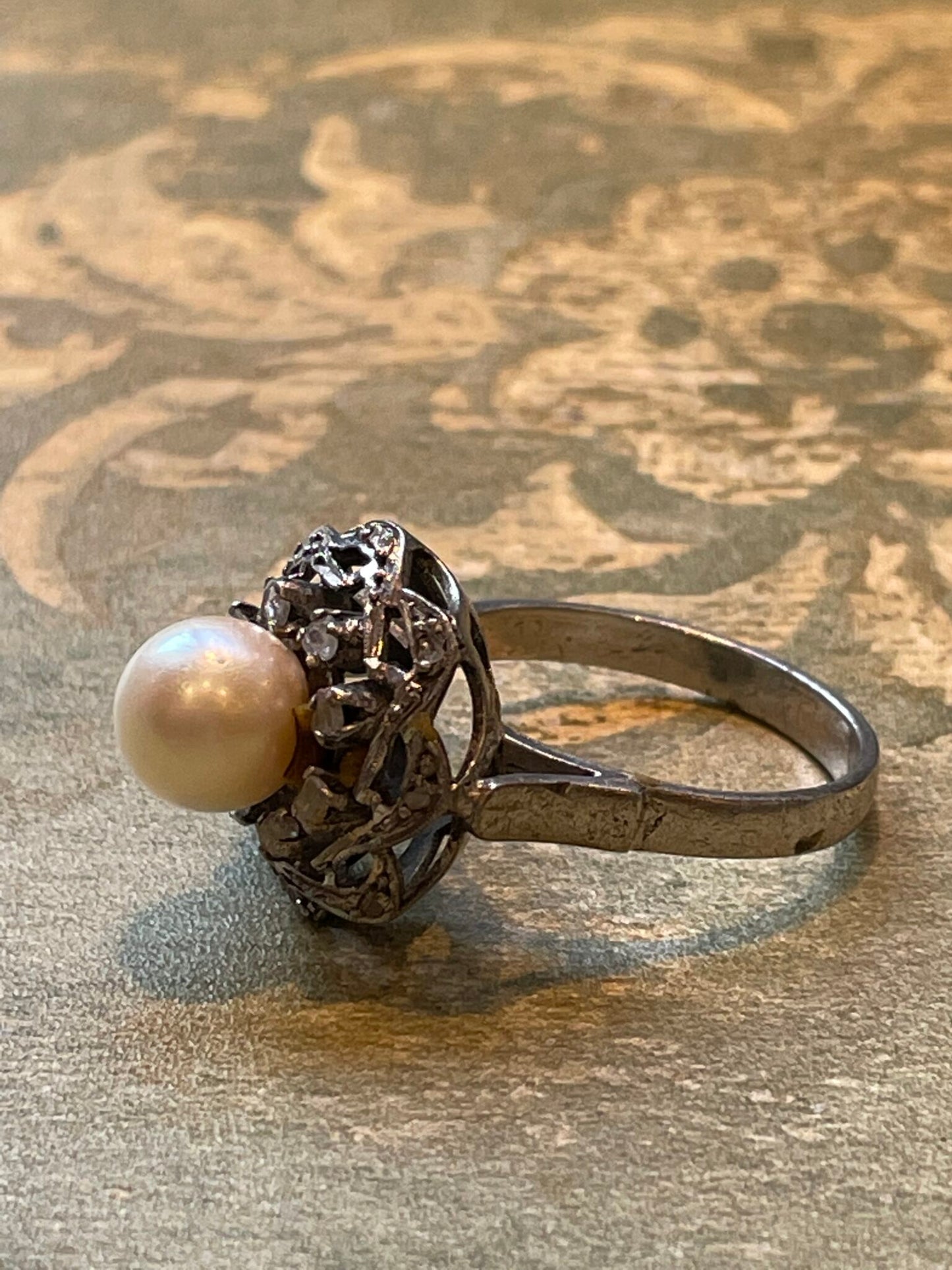 Silver ring with central pearl, 1940s/50s