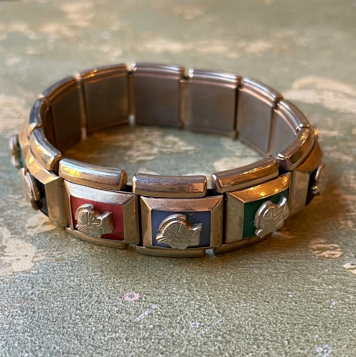 Enamelled spring bracelet with Minerva profiles, 1940/50